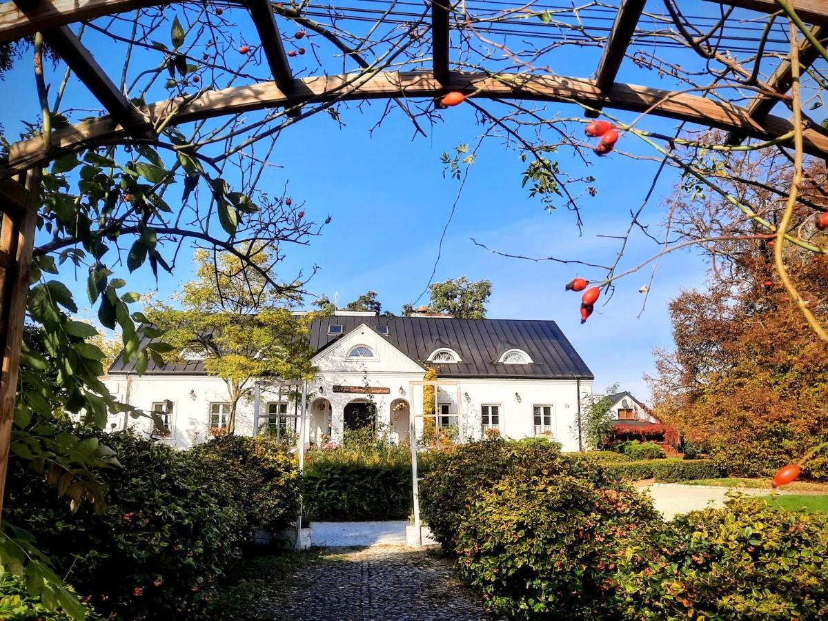 Bed and Breakfast Dwór na Wichrowym Wzgórzu Przybysławice Exterior foto